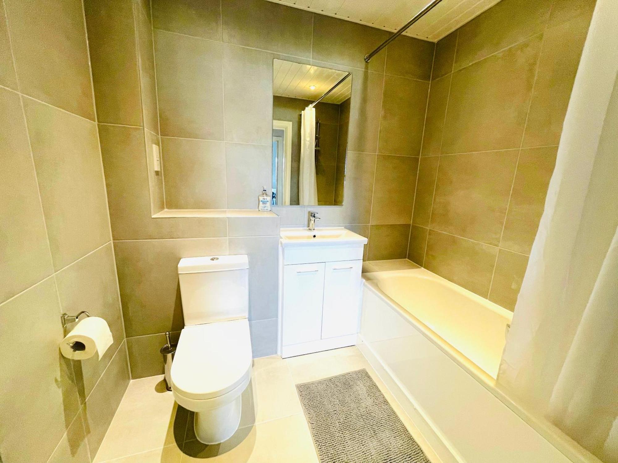 2 Bed Luxury Flat Nxt To Station