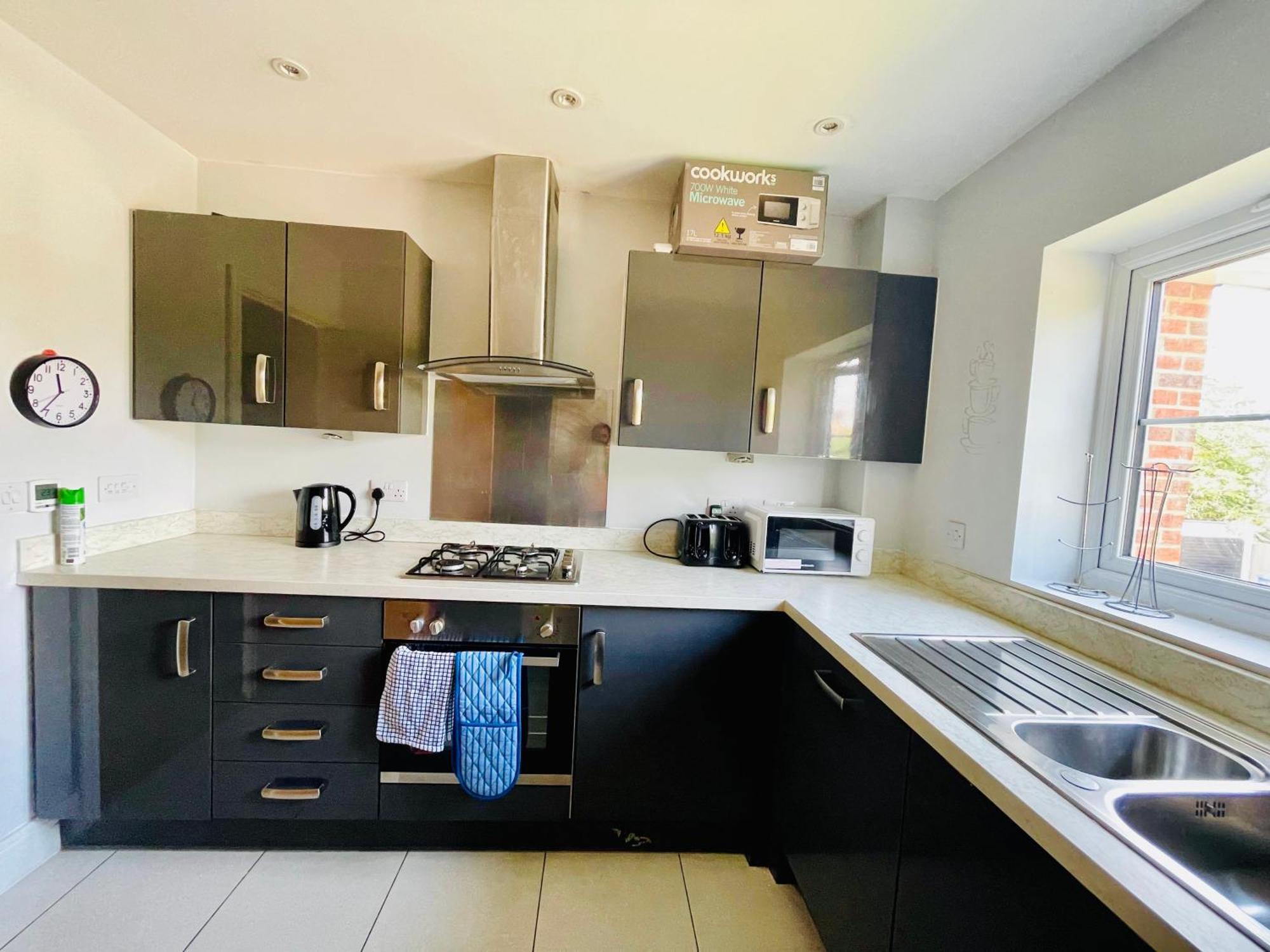 2 Bed Luxury Flat Nxt To Station