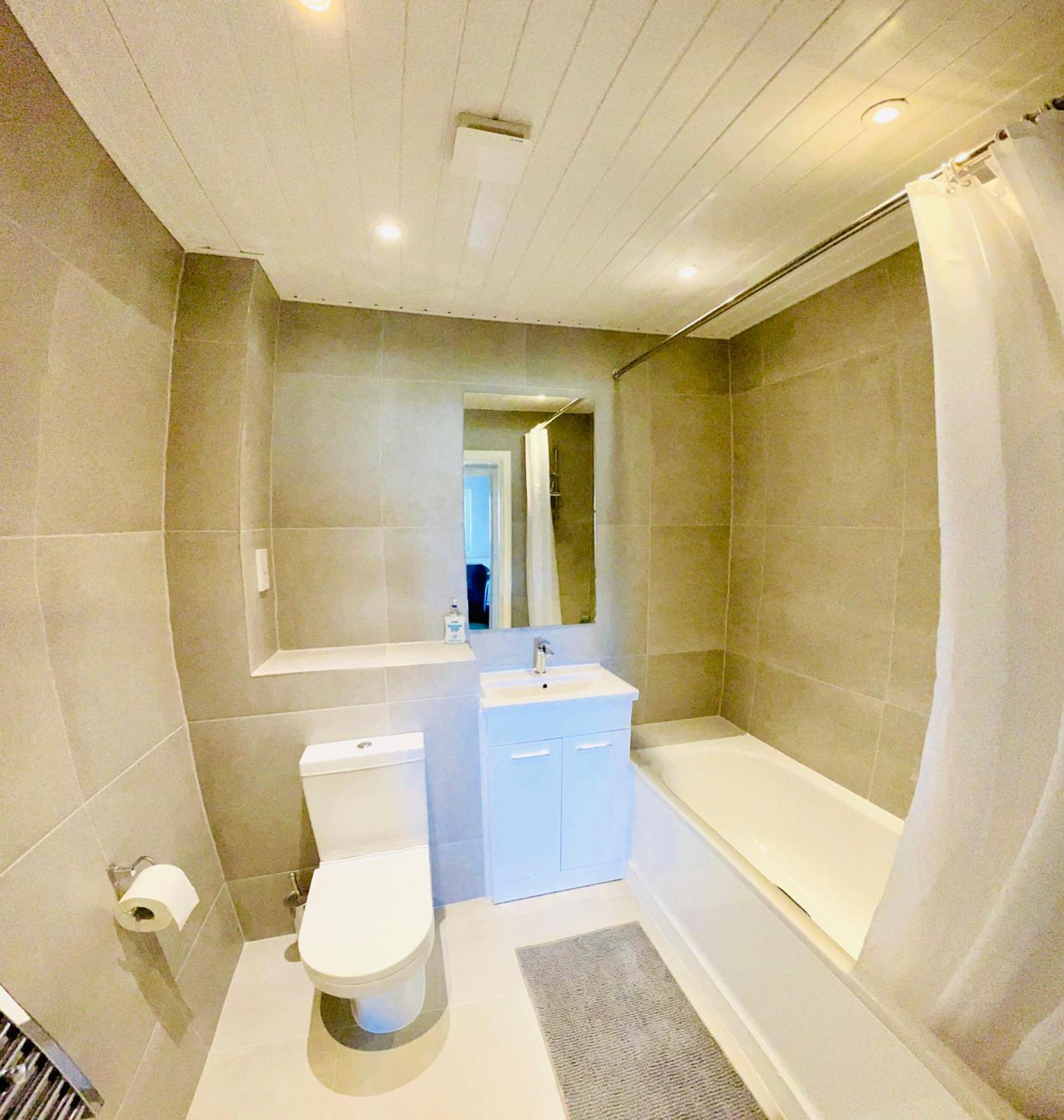Apartment 2 Bed Luxury Flat Nxt To Station London
