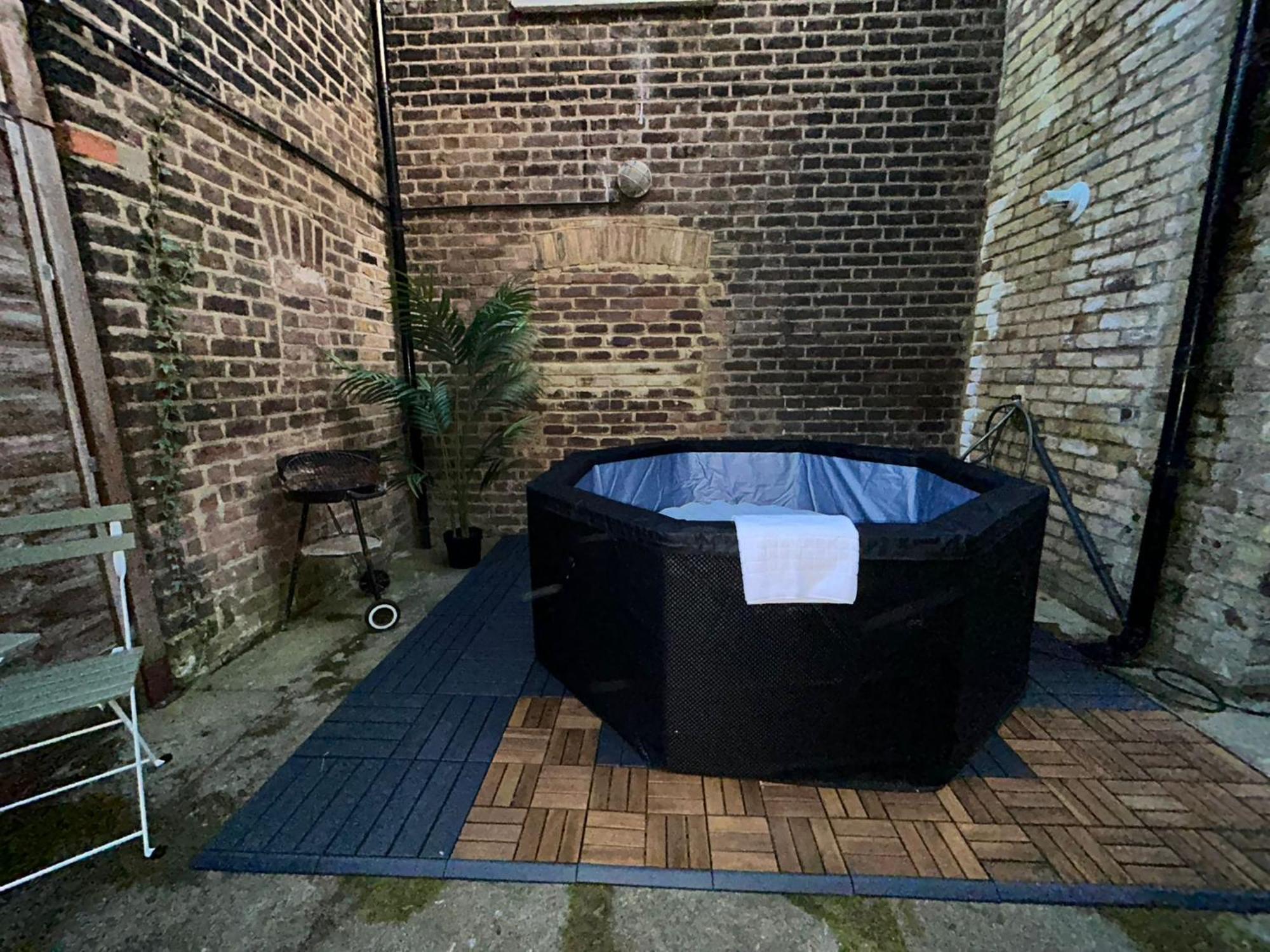 Casa de Férias Camden Coach House By Livestay Short Lets & Serviced With Terrace Retreat & Parking