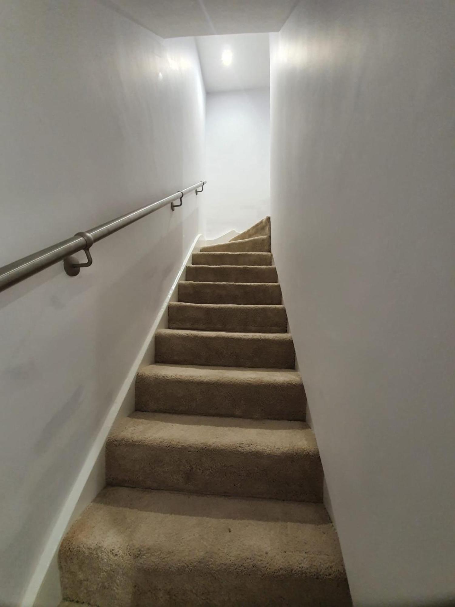 Modern Two Bed Kensington With Free Wifi *