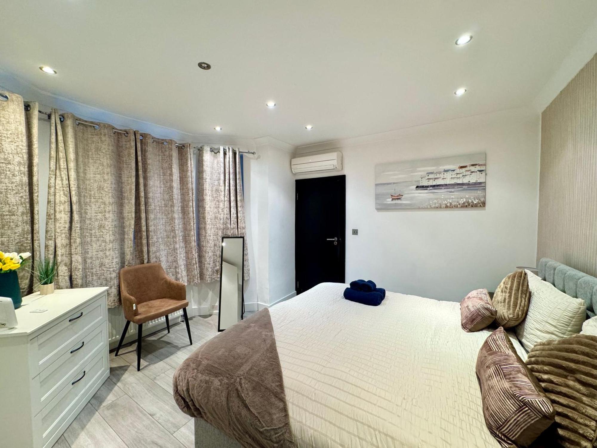 The Paddington Pines - 2 Bed En-suite Apartment