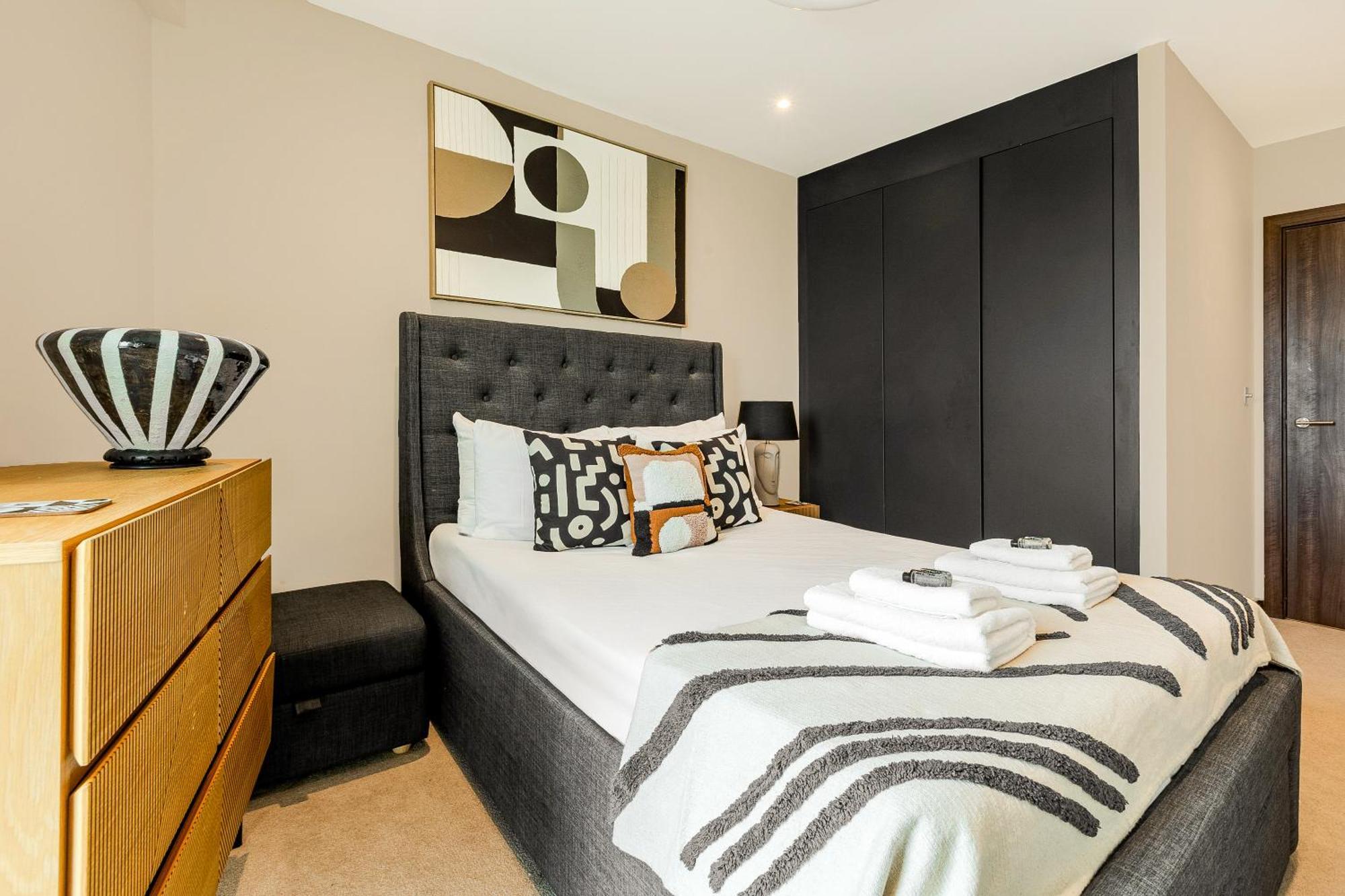 Upscale Riverfront 1br Flat, Prestigious Battersea Appartement *