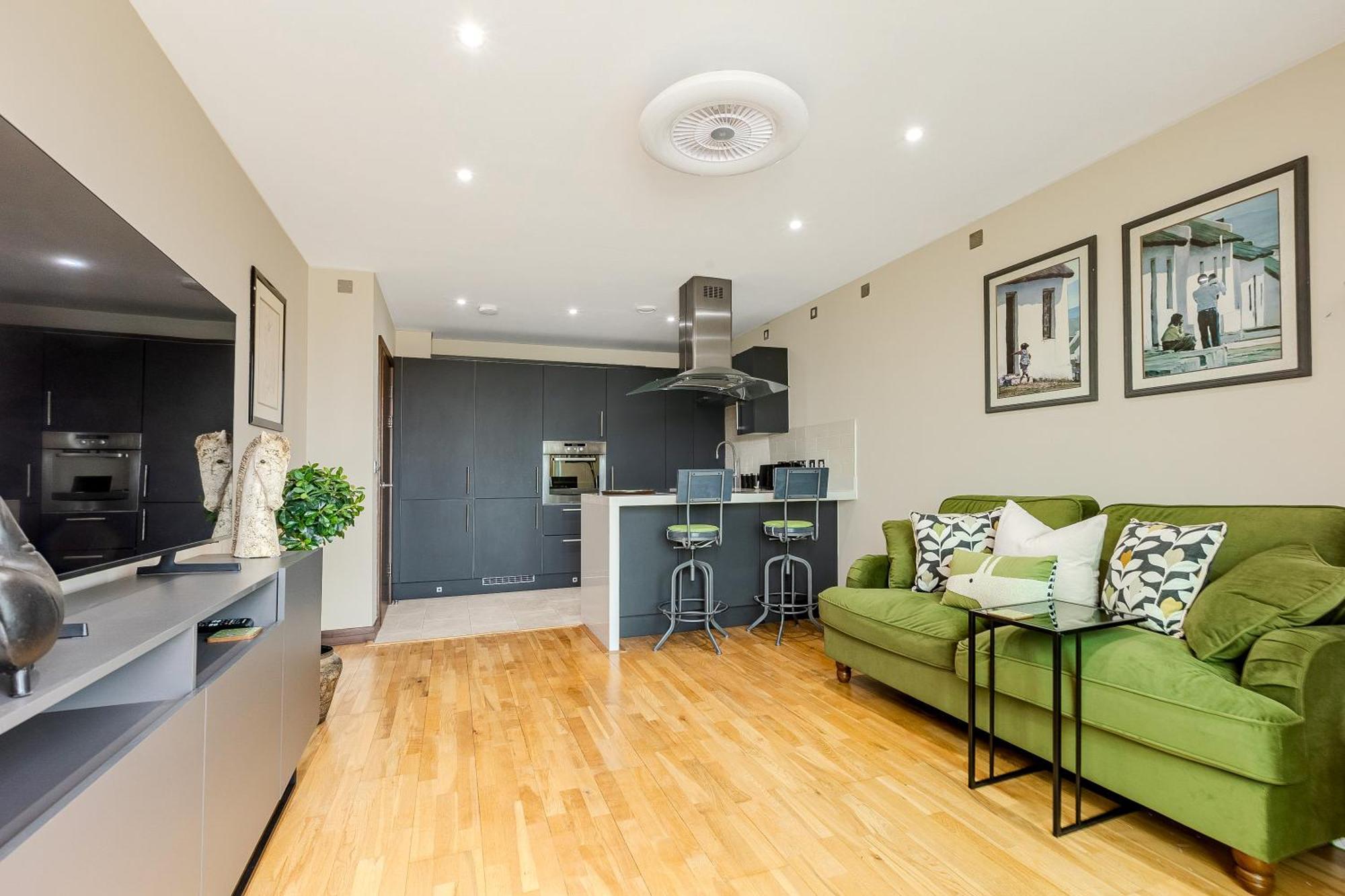 Upscale Riverfront 1br Flat, Prestigious Battersea *