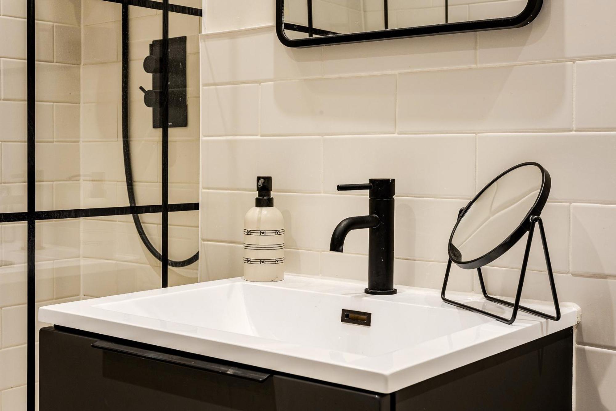 Upscale Riverfront 1br Flat, Prestigious Battersea Appartement