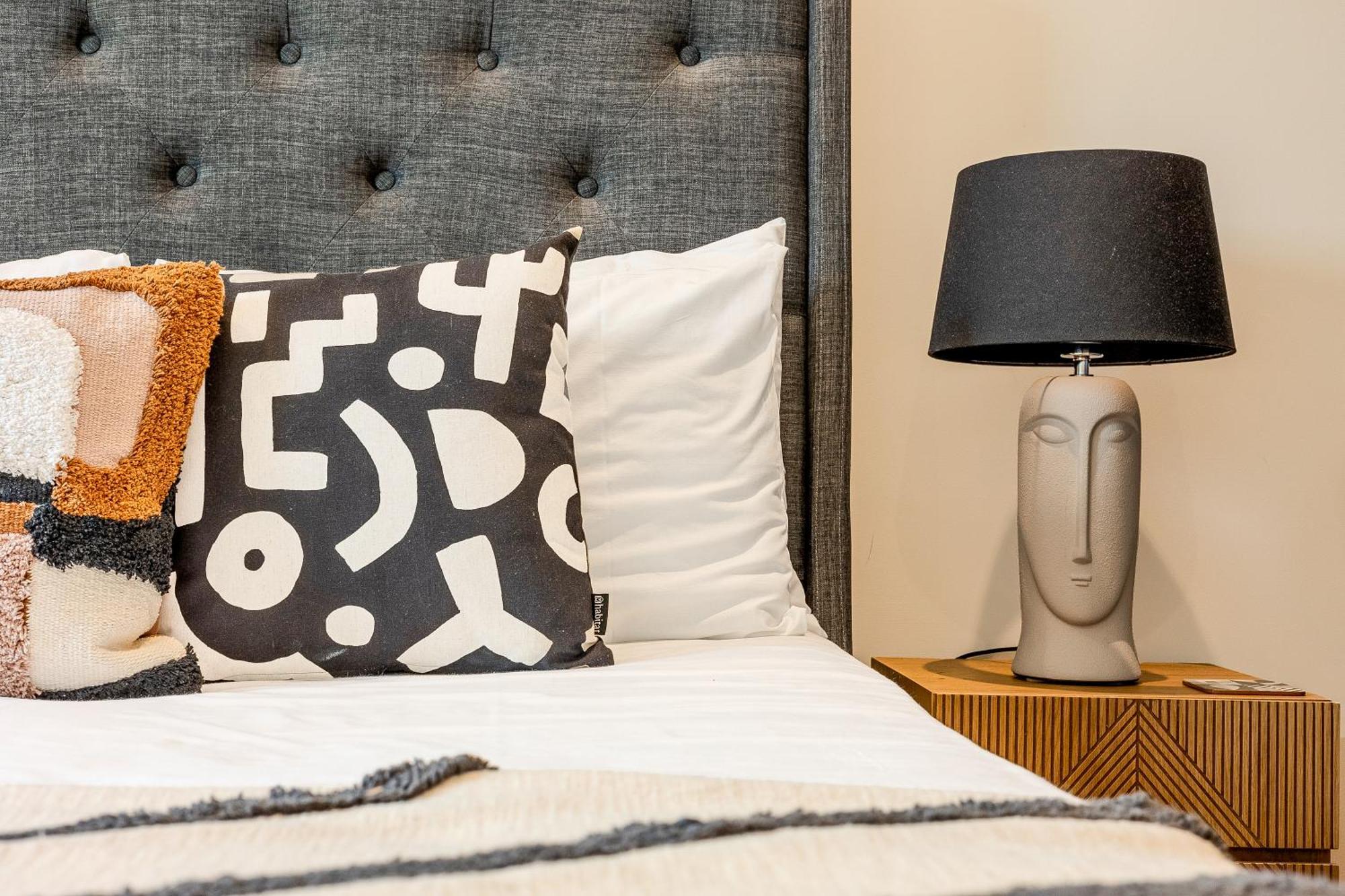 Upscale Riverfront 1br Flat, Prestigious Battersea Appartement Londres