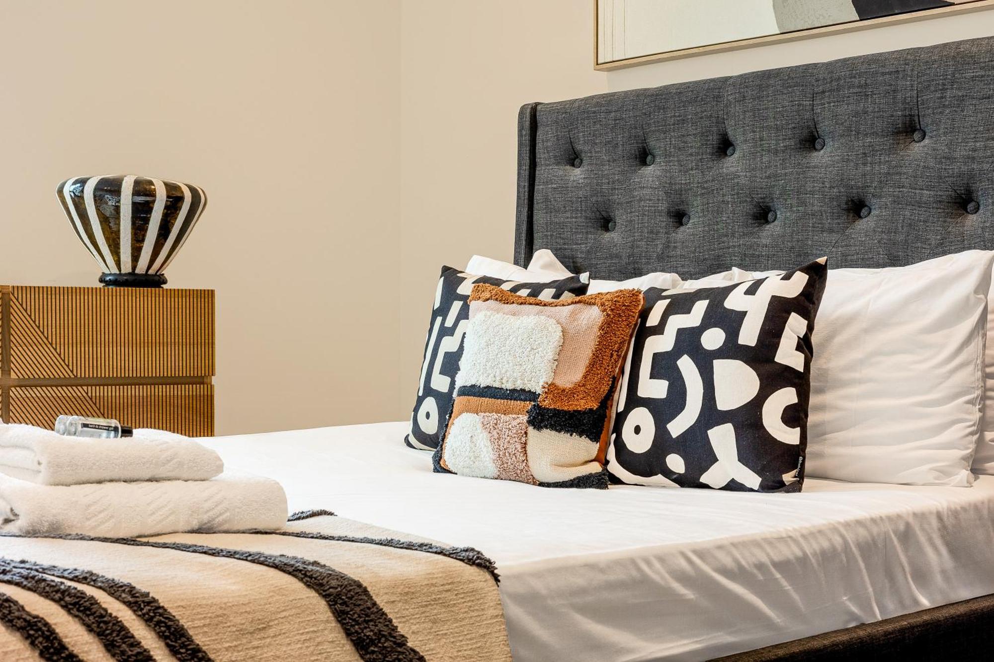Upscale Riverfront 1br Flat, Prestigious Battersea Londres
