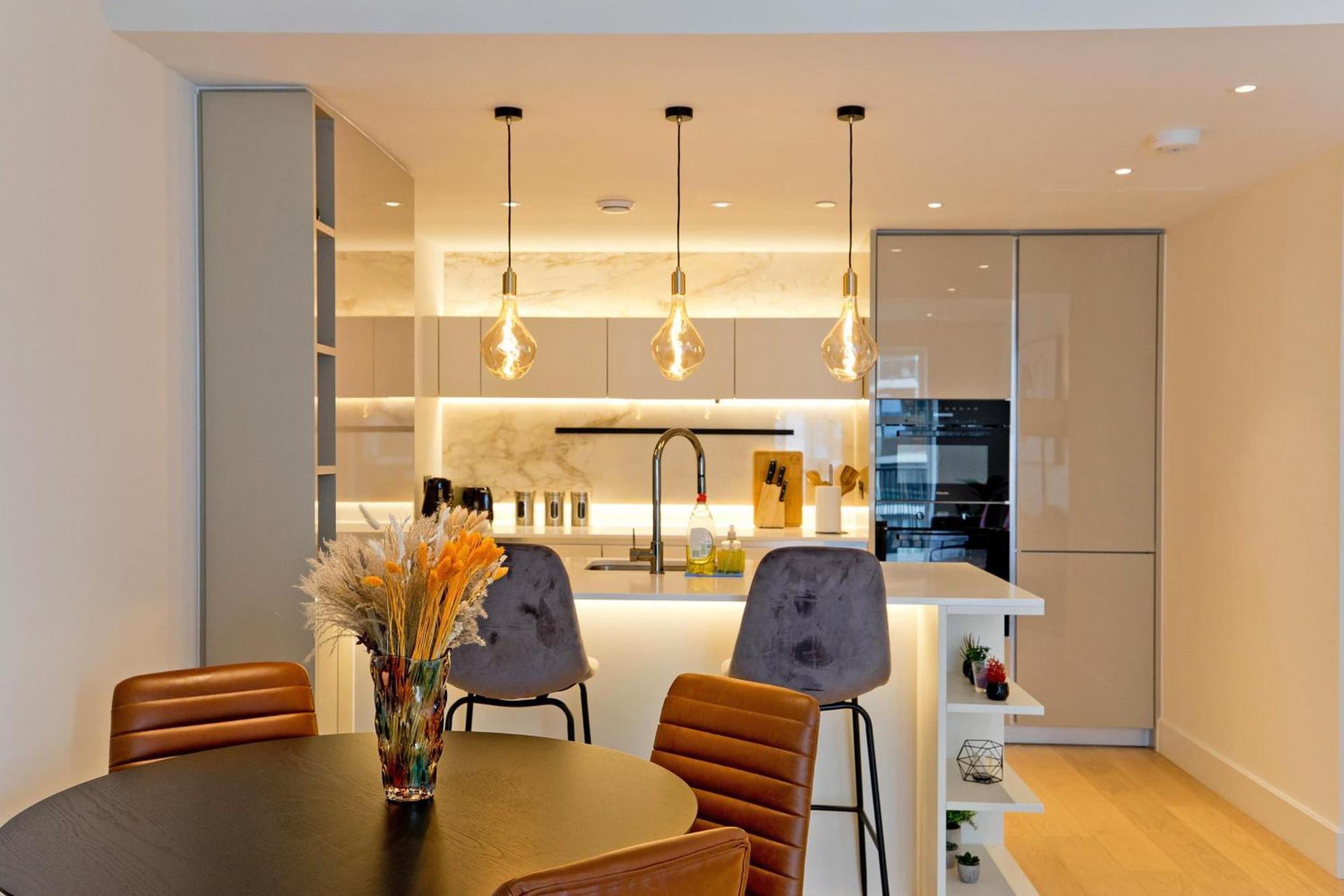 Fabulous Westfield 2 Bed *