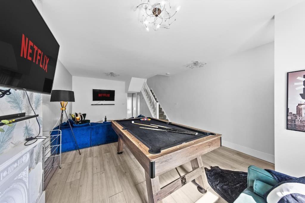 Charming Leytonstone 5 Bed - Appartement *