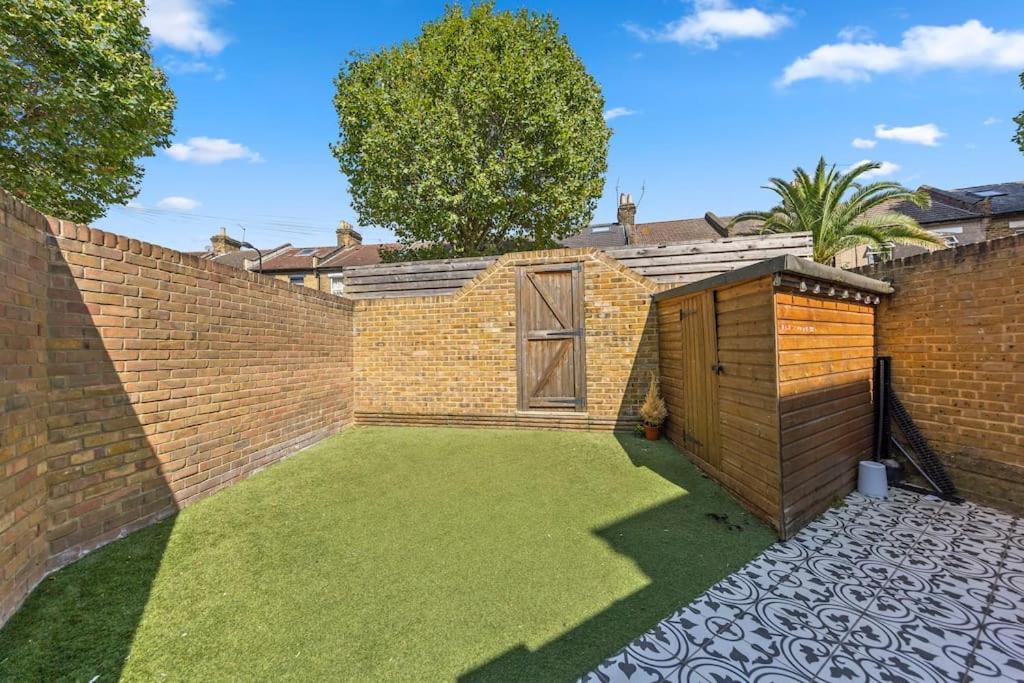 Charming Leytonstone 5 Bed - Londres