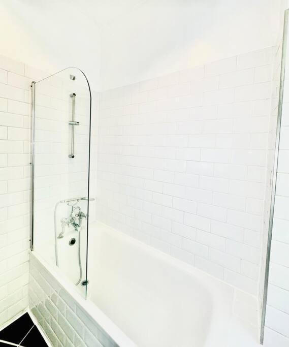 Quiet Beautiful 4 Person Camden Flat W Kitchen Apartamento *