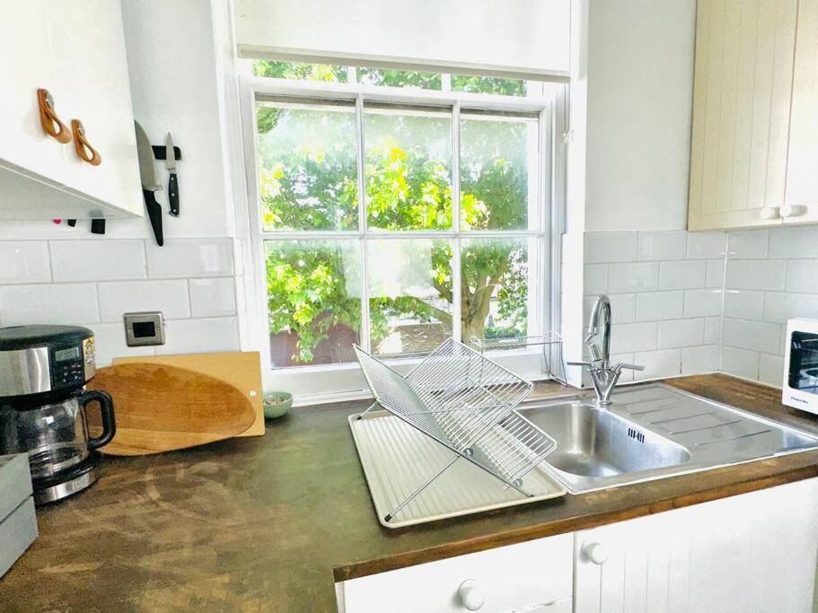 Apartamento Quiet Beautiful 4 Person Camden Flat W Kitchen