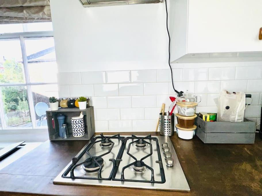Apartment Quiet Beautiful 4 Person Camden Flat W Kitchen