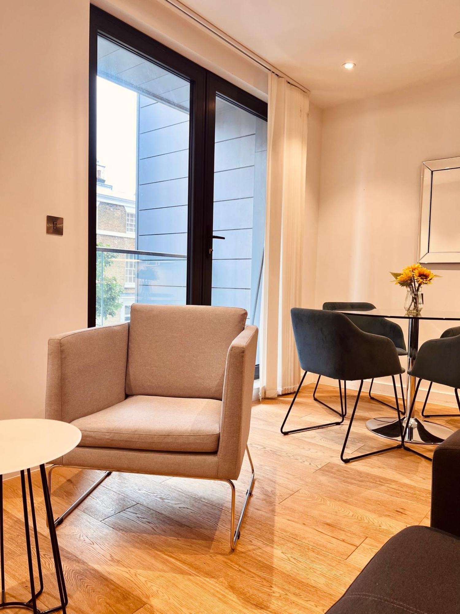 Tower Bridge Apartment *