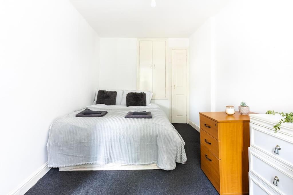 Lovely Garden 2bd Flat In Apartamento Londres