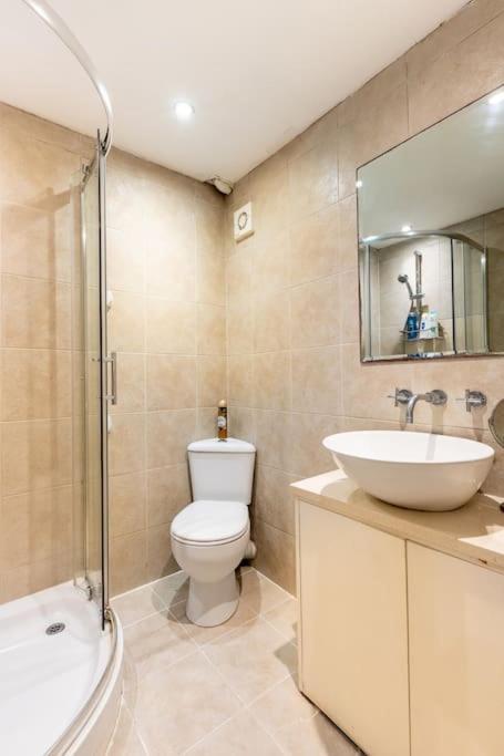 Lovely Garden 2bd Flat In *