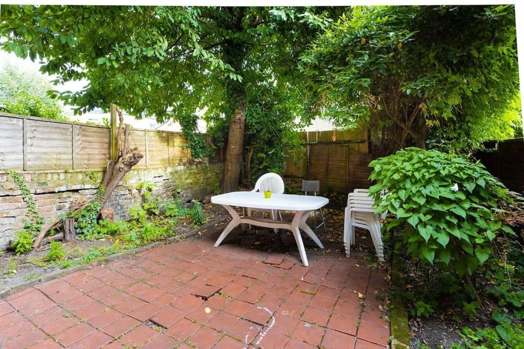 Lovely Garden 2bd Flat In Apartamento