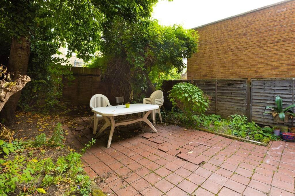 Apartamento Lovely Garden 2bd Flat In *