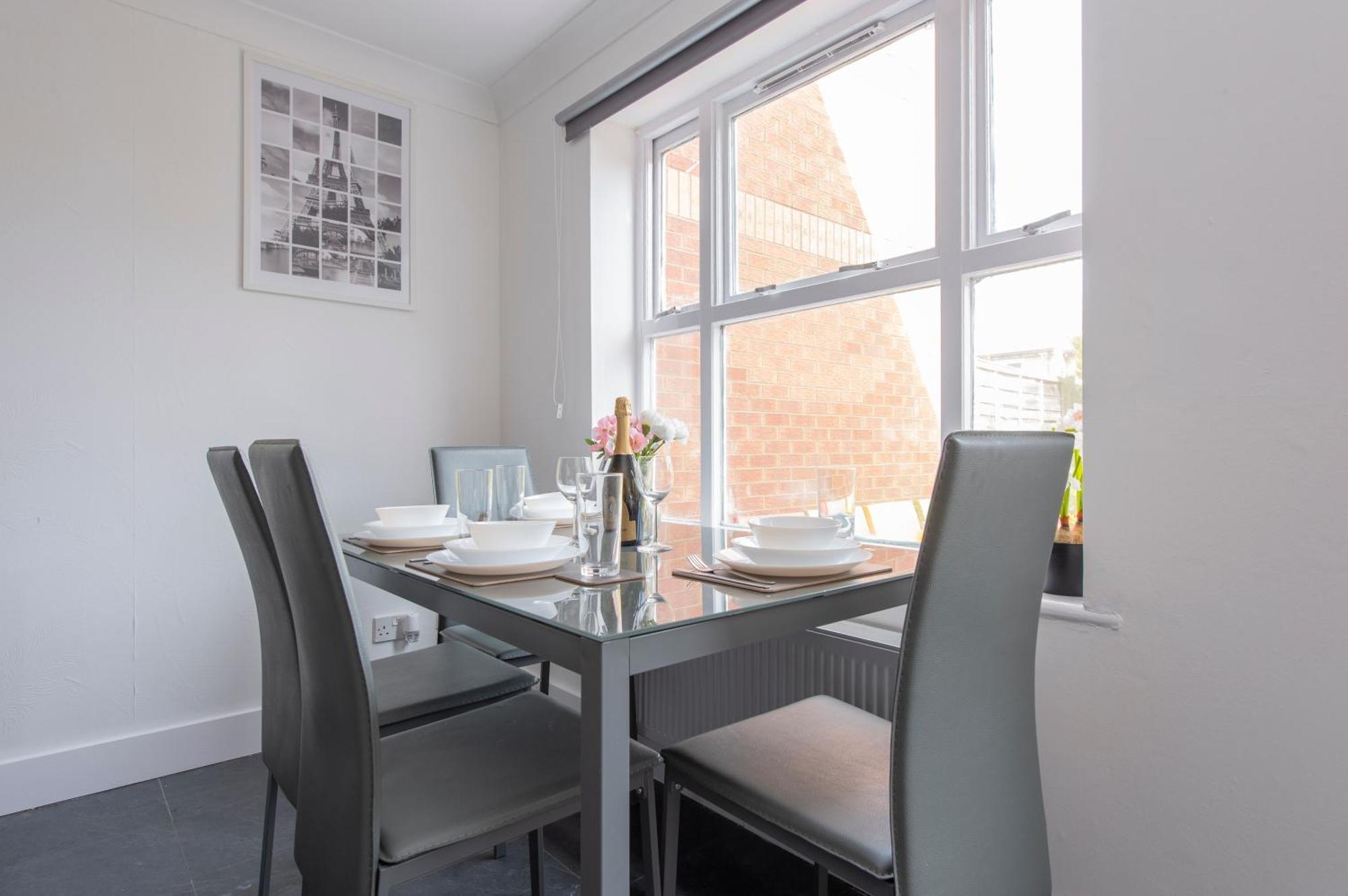 Stylish 2 Bed House Near O2 Arena, Excel & Airport Hébergement de vacances Londres