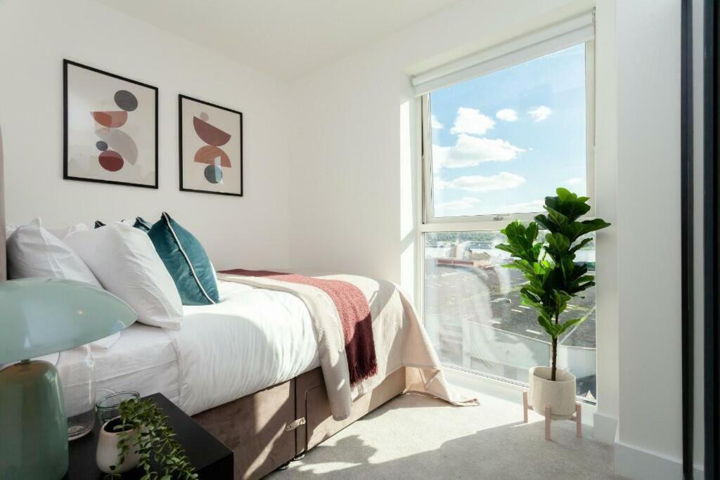 Deluxe Double Bed In Shared Near Canary Wharf, Airport & O2 Arena With Thames View * Londres