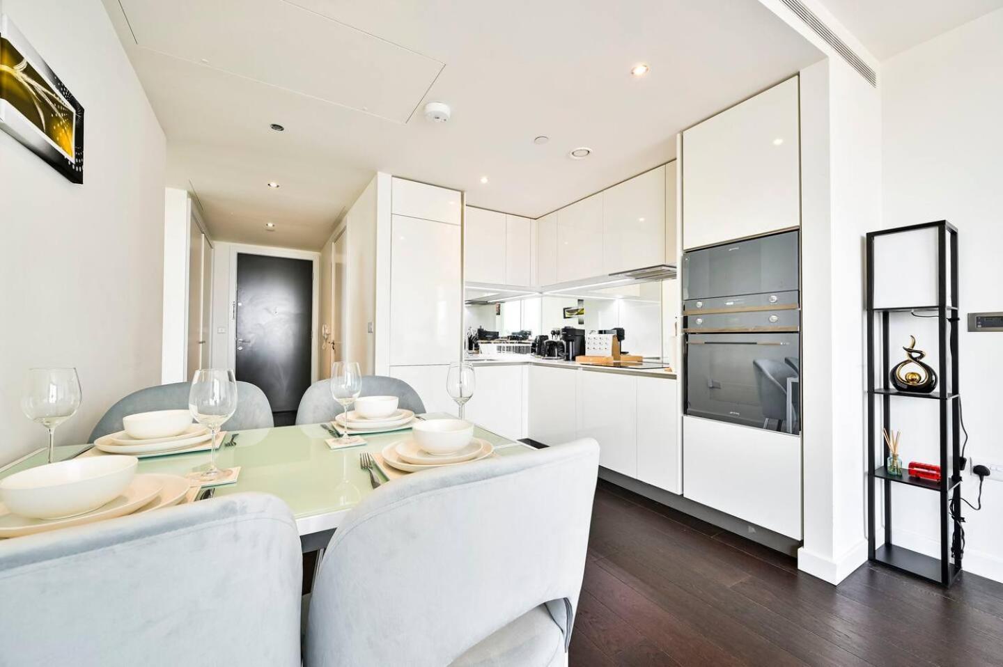 Luxury High-rise 21st Floor 2 Bedroom 2 Bath Flat * Londres