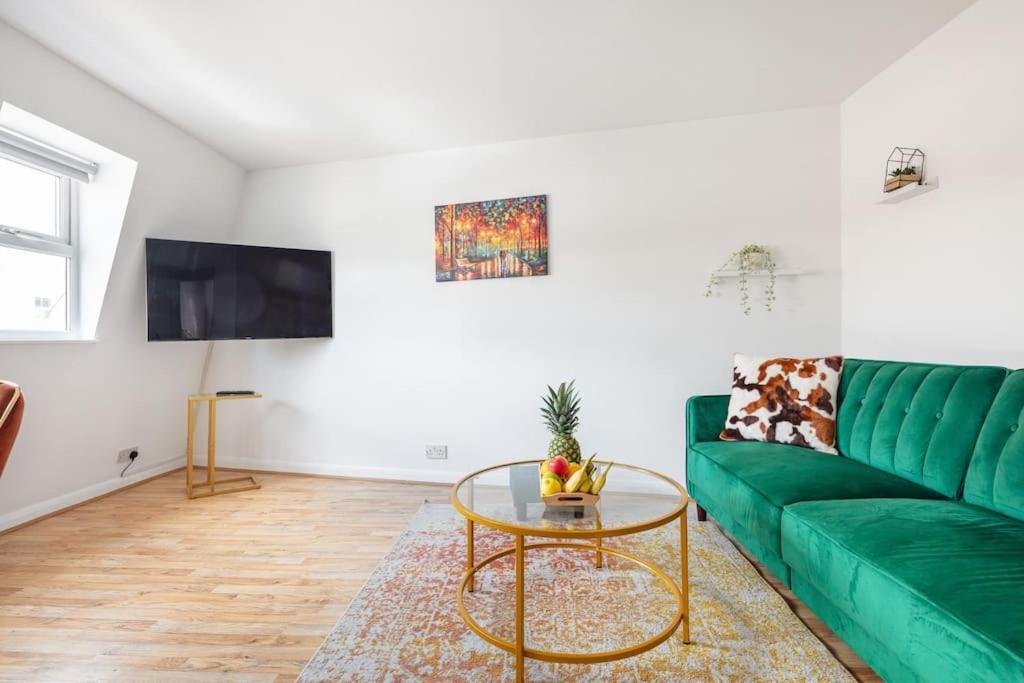 Bright N' Charming Air Conditioned Two Bed In Heart Of * Londres