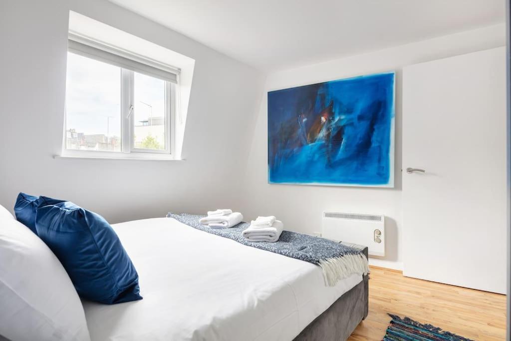 Bright N' Charming Air Conditioned Two Bed In Heart Of *