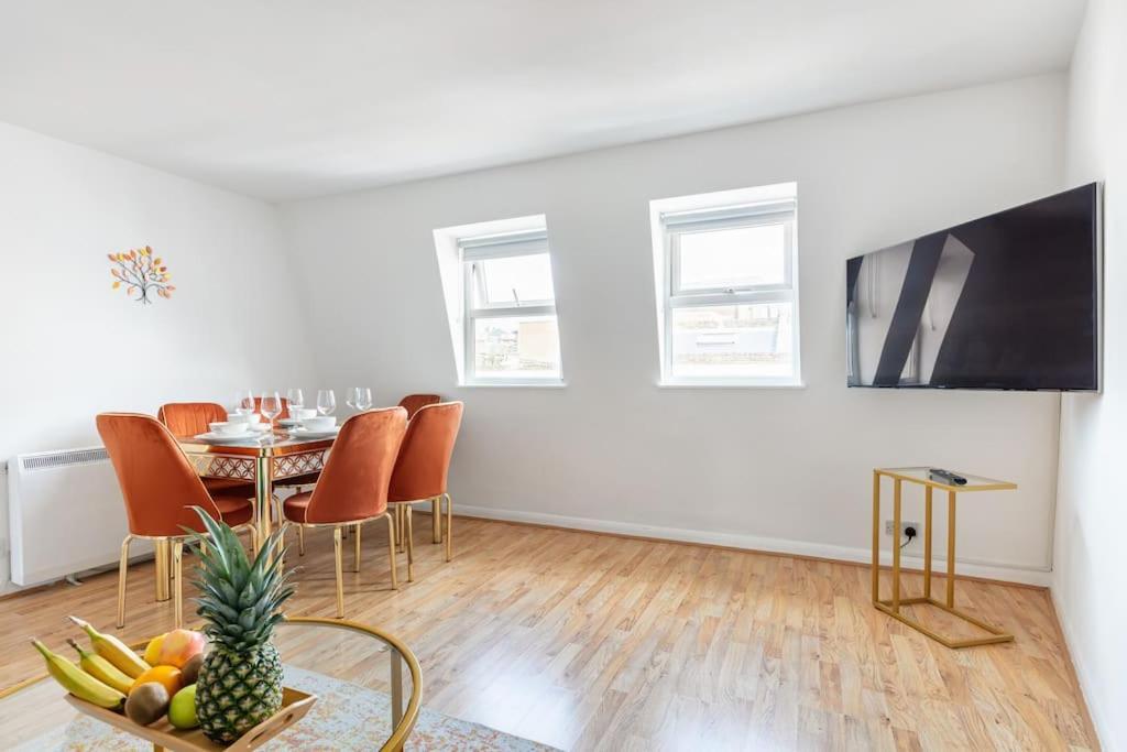 Bright N' Charming Air Conditioned Two Bed In Heart Of Apartamento *