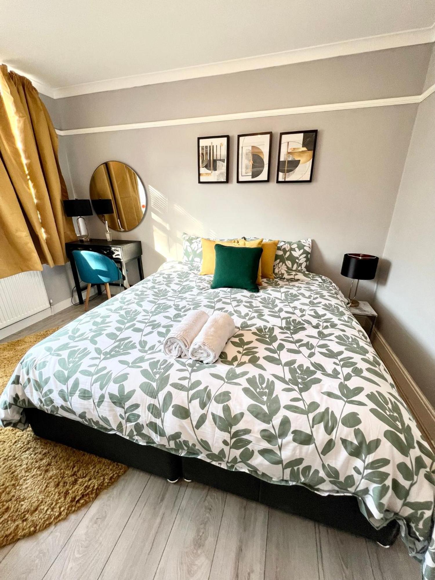 Modern 2 Bed Near Mall And Parking Casa de Férias Londres