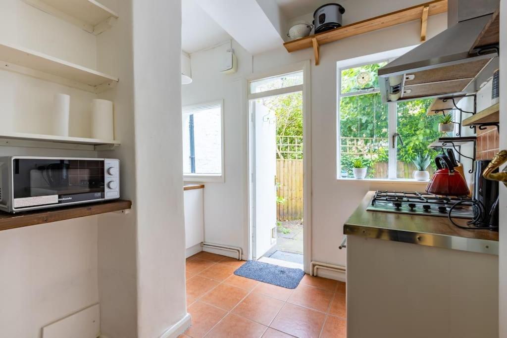 Appartement Lovely Garden Flat In *