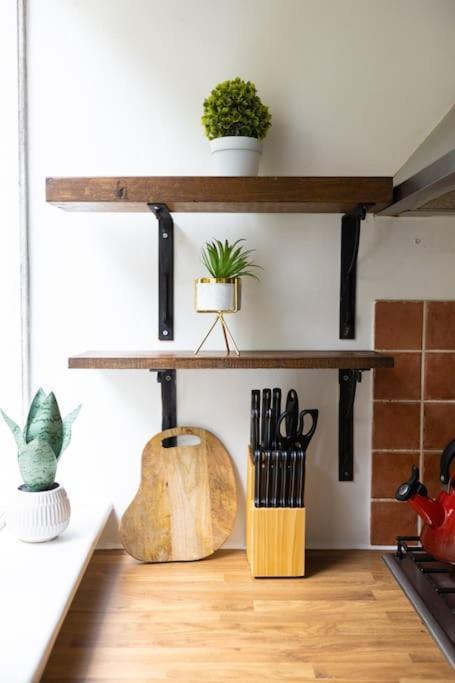 Lovely Garden Flat In *