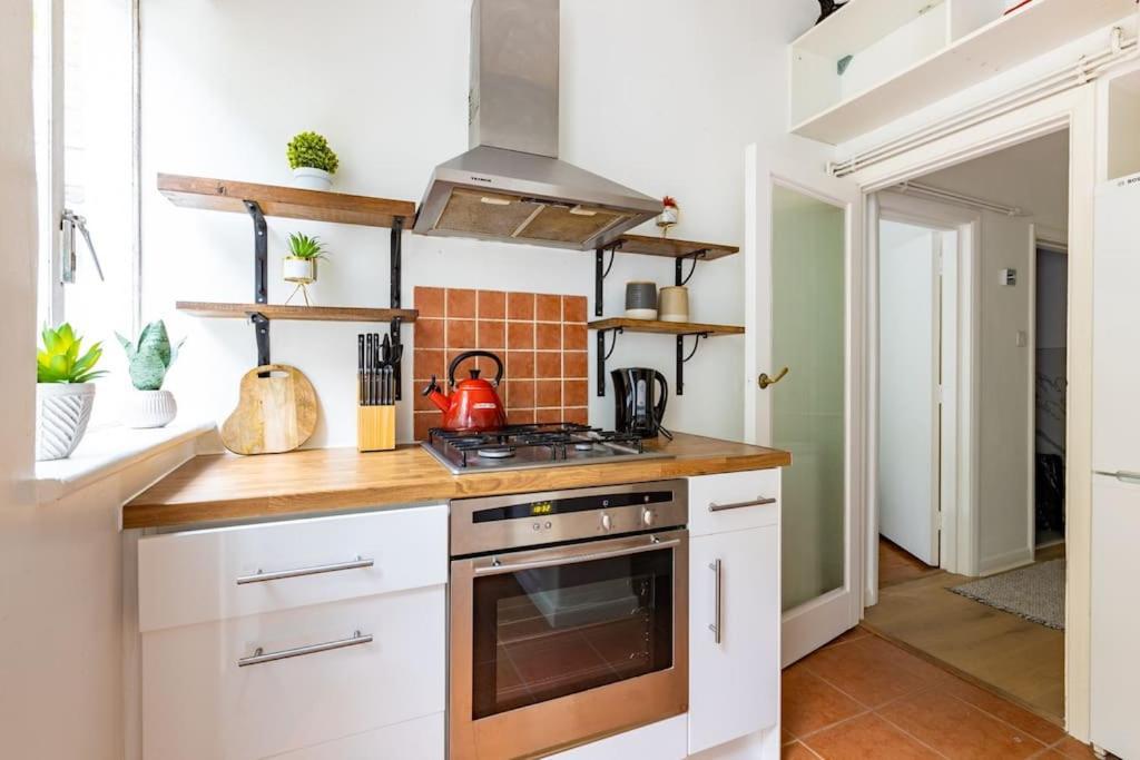 Appartement Lovely Garden Flat In *