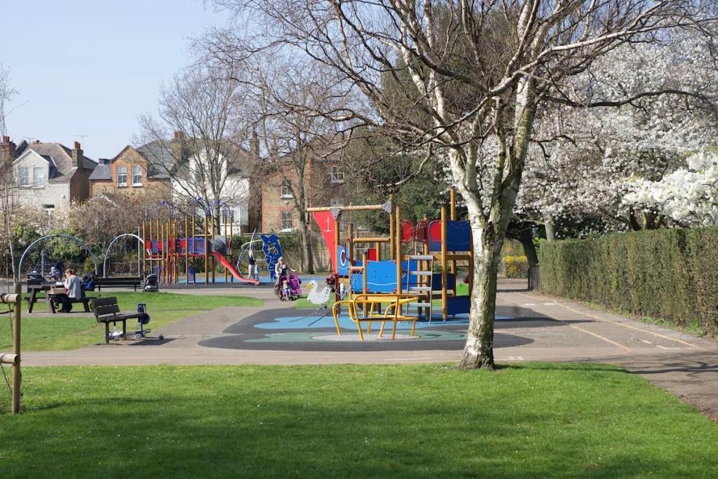 Glorious View Over The Park Londres