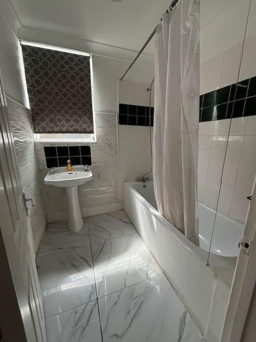 Apartamento East 2 Bedroom Flat Londres