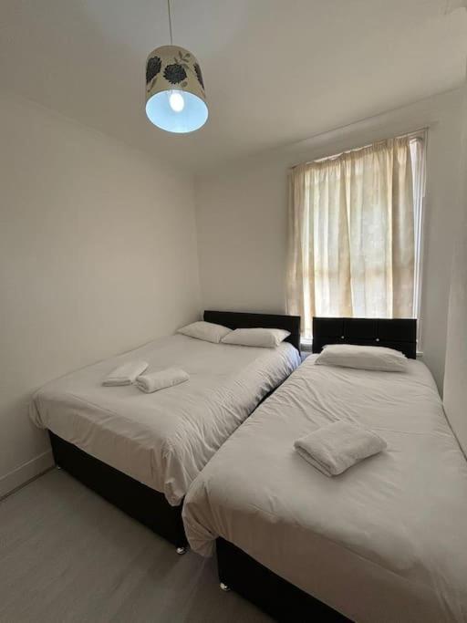 East 2 Bedroom Flat * Londres