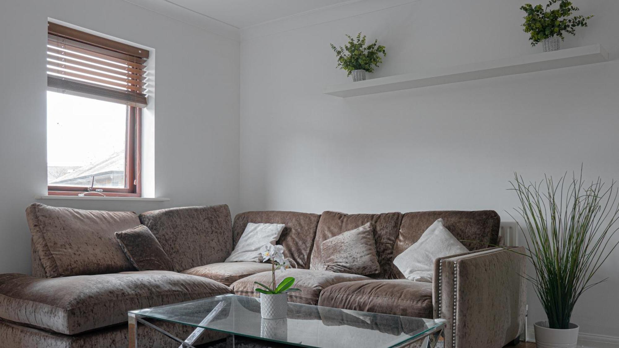 Stylish Waterfront Apartment London
