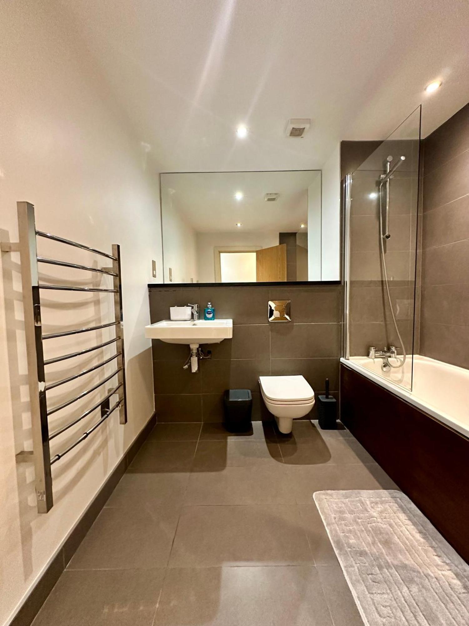 Stylish 4 Mins From Station Apartamento