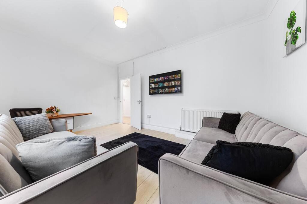 Near Kings Cross Sleep 12 Sp7 Apartment London