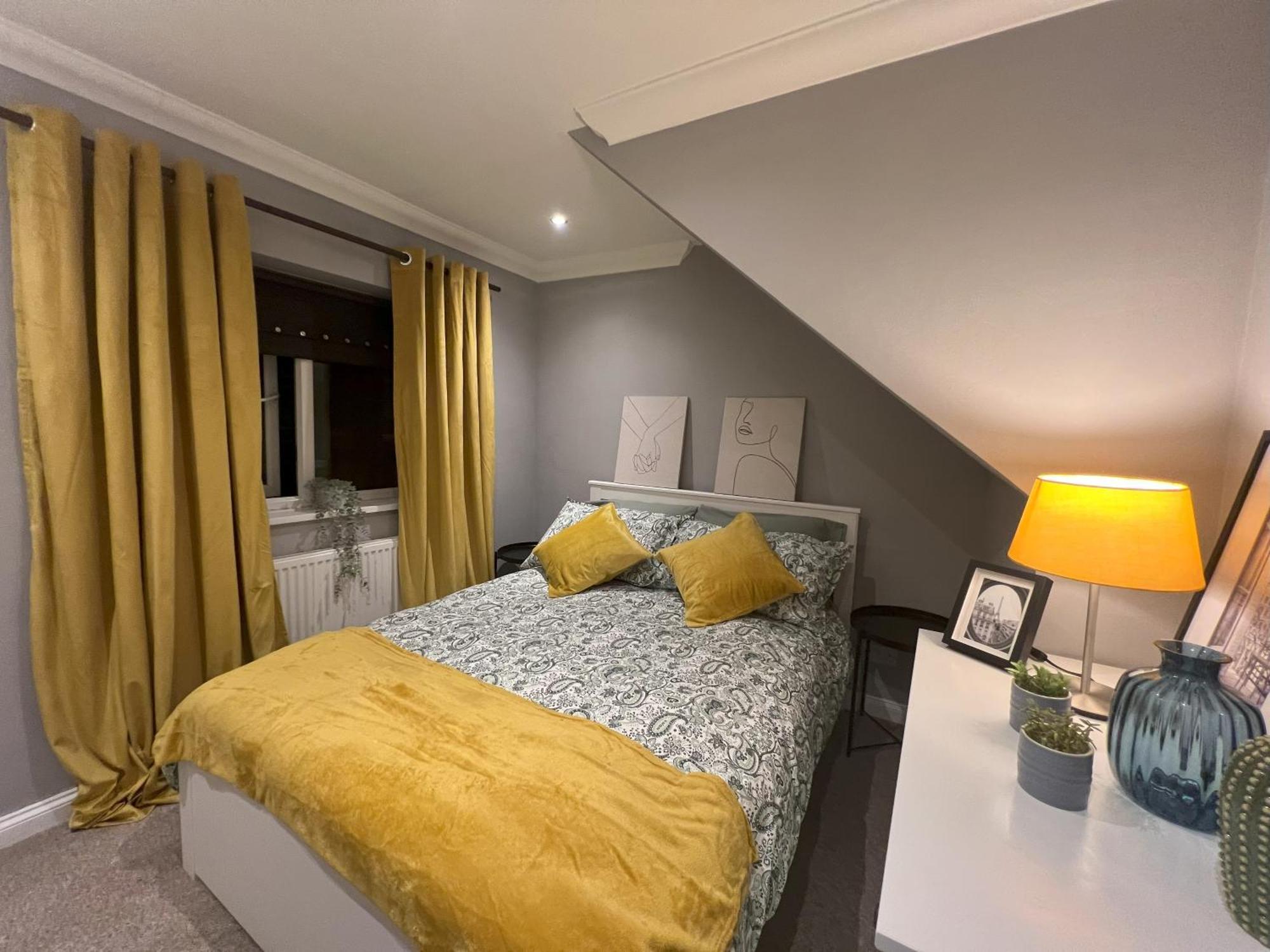 Two Bedroom Flat In * Londres