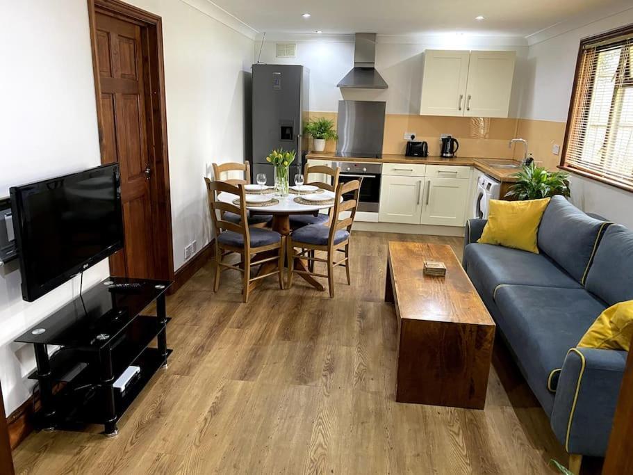 Garden Flat In * London