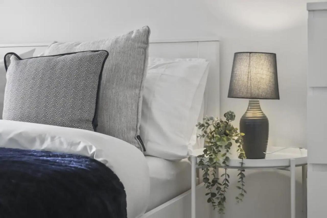 Centrally Located - Modern - 2bed - 2bath Londres