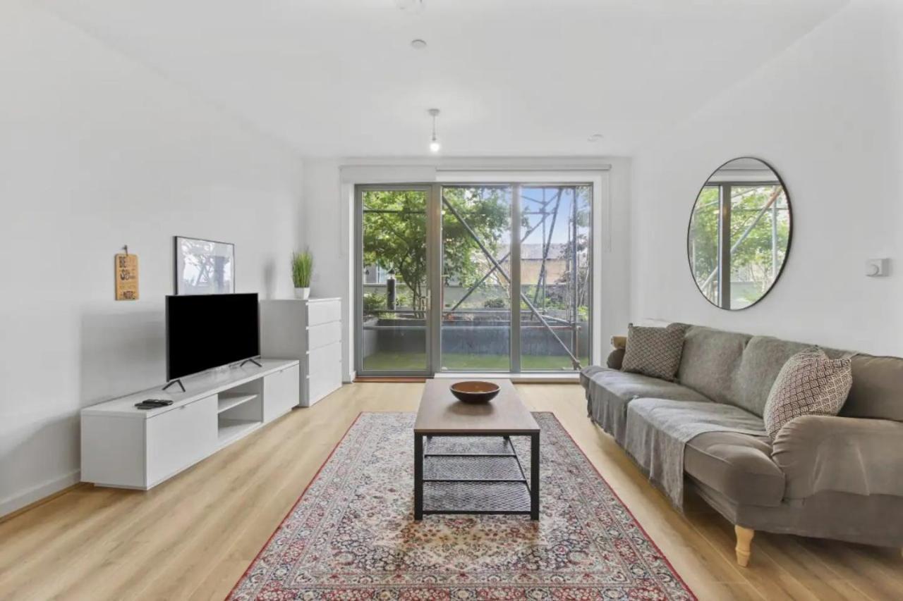 Centrally Located - Modern - 2bed - 2bath * Londres