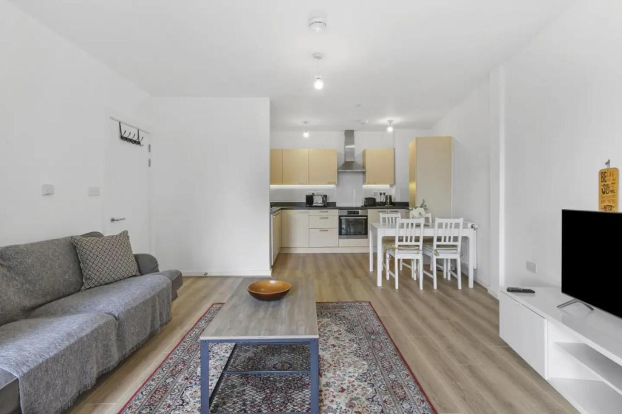 Apartamento Centrally Located - Modern - 2bed - 2bath *