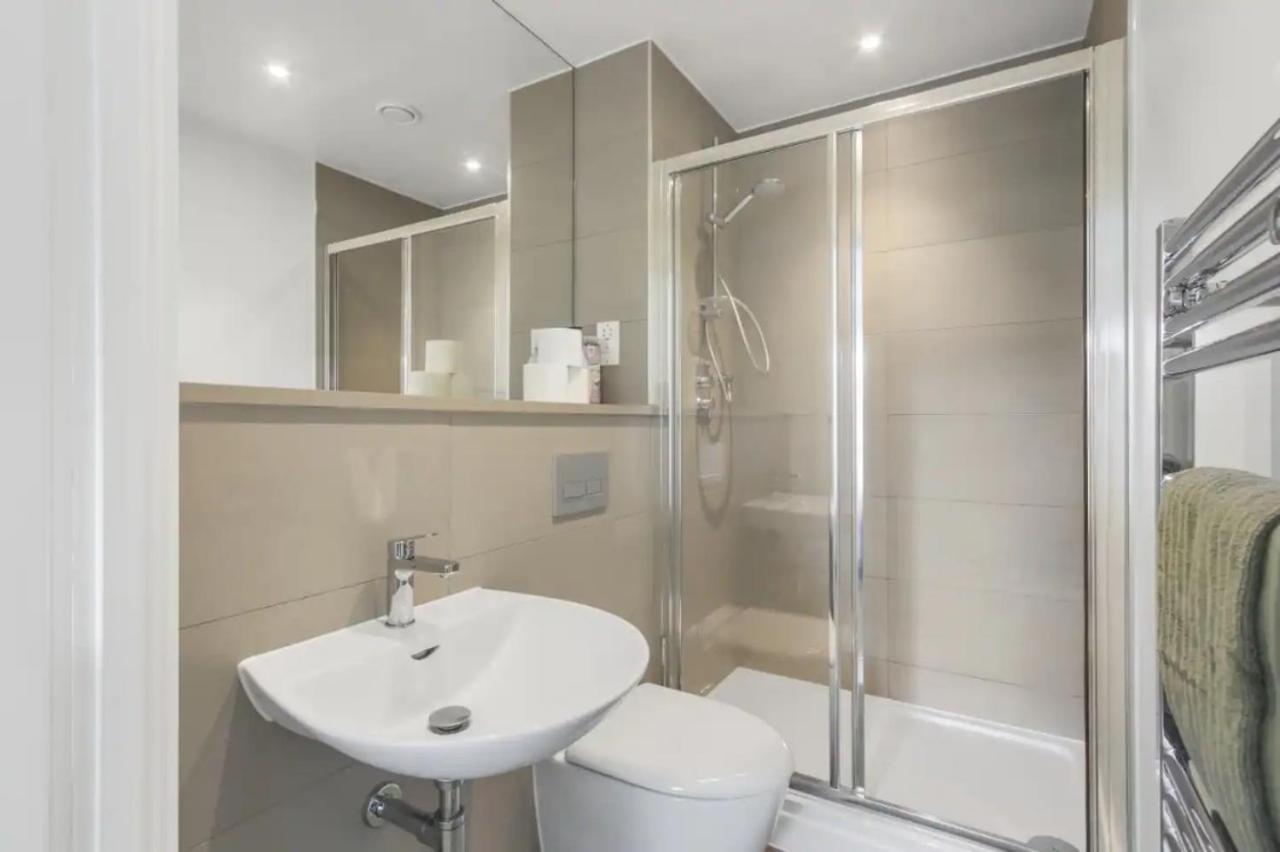 Centrally Located - Modern - 2bed - 2bath Apartamento *
