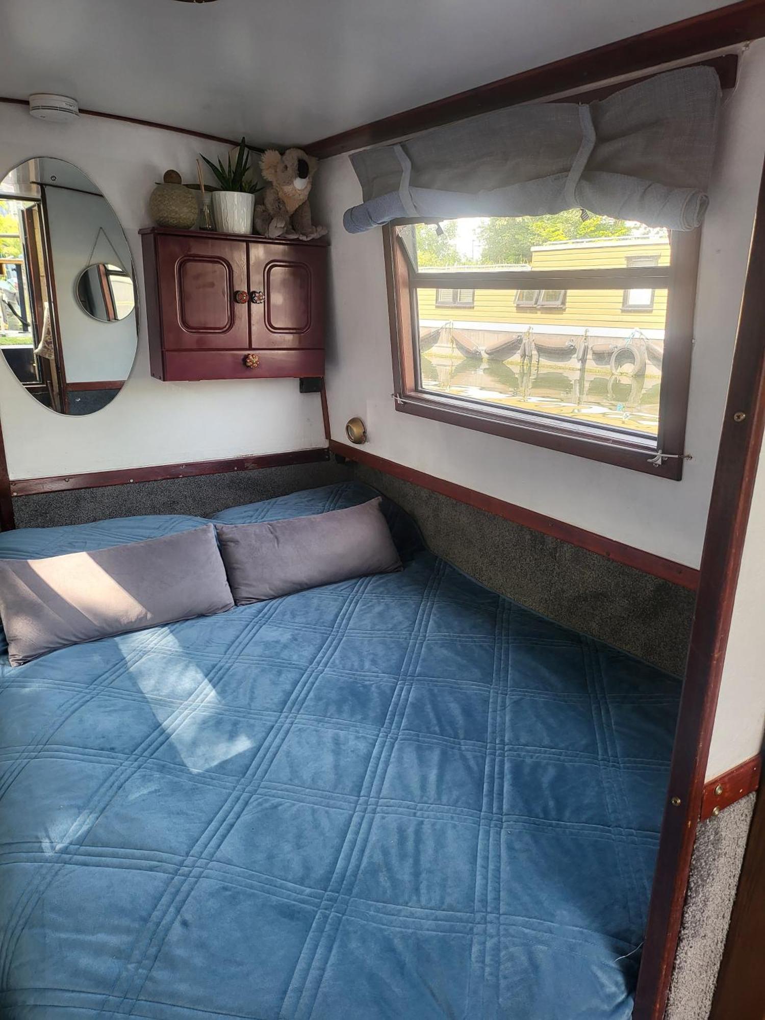 Botel Comfy Canal Boat In Little Venice By Paddington For Family & Friends