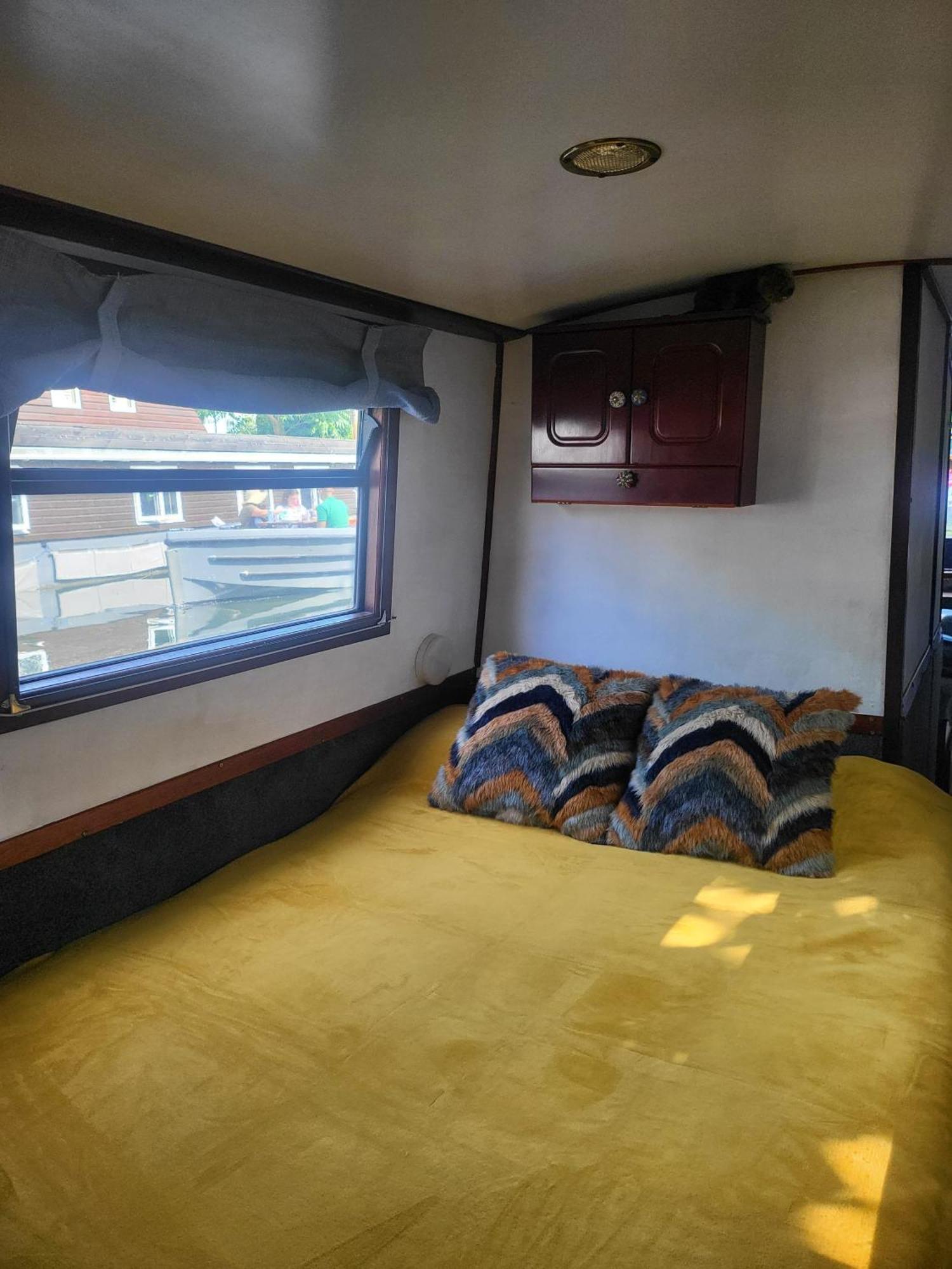Comfy Canal Boat In Little Venice By Paddington For Family & Friends Botel *