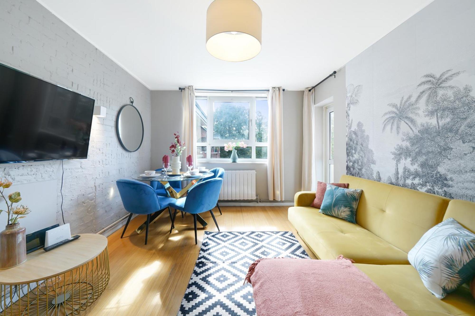 Lovely 2 Bedroom Flat In London-balcony - Sleeps 6 London