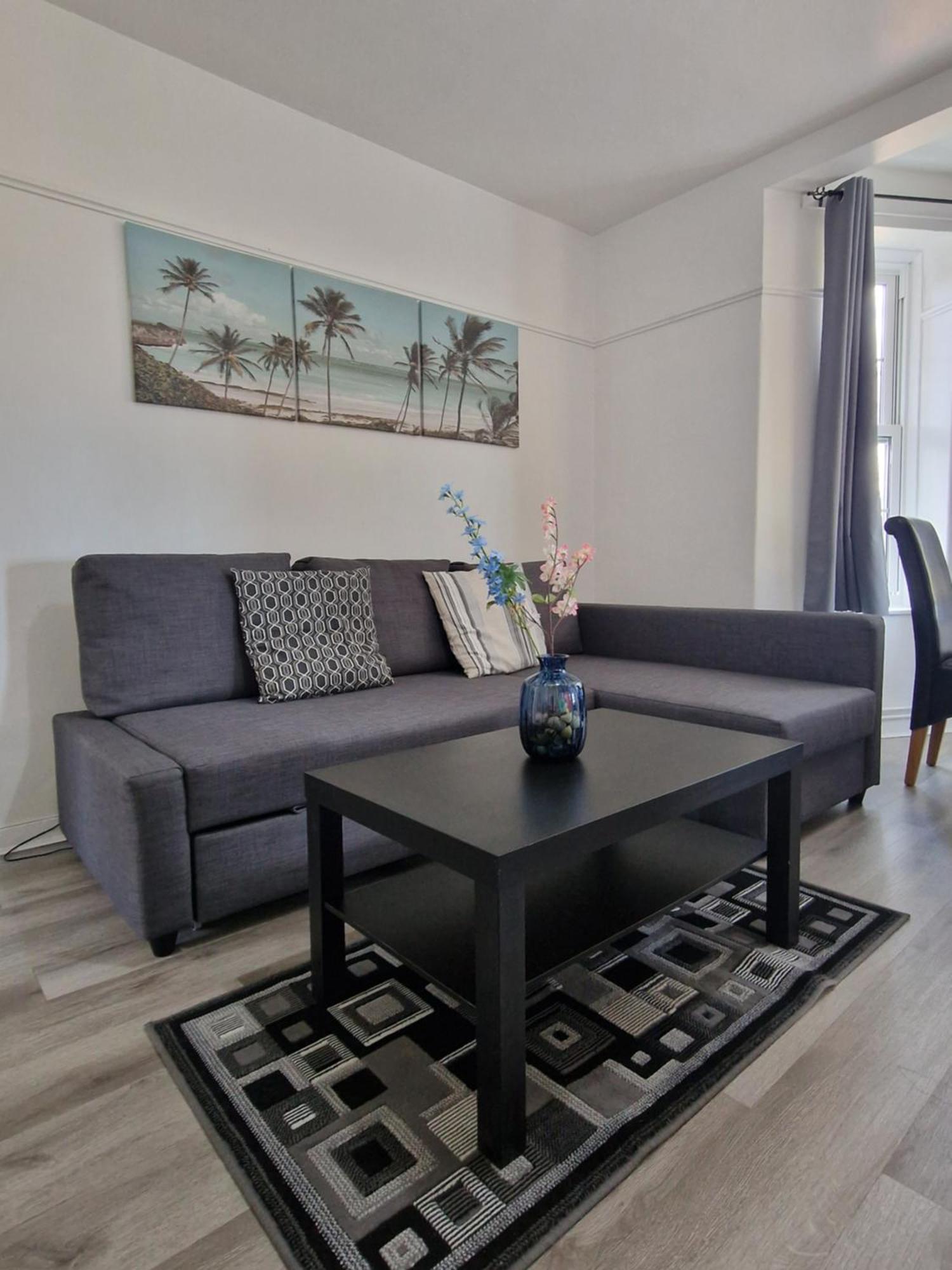 Apartment Comfortable 2 Bedrooms Flat In Oval