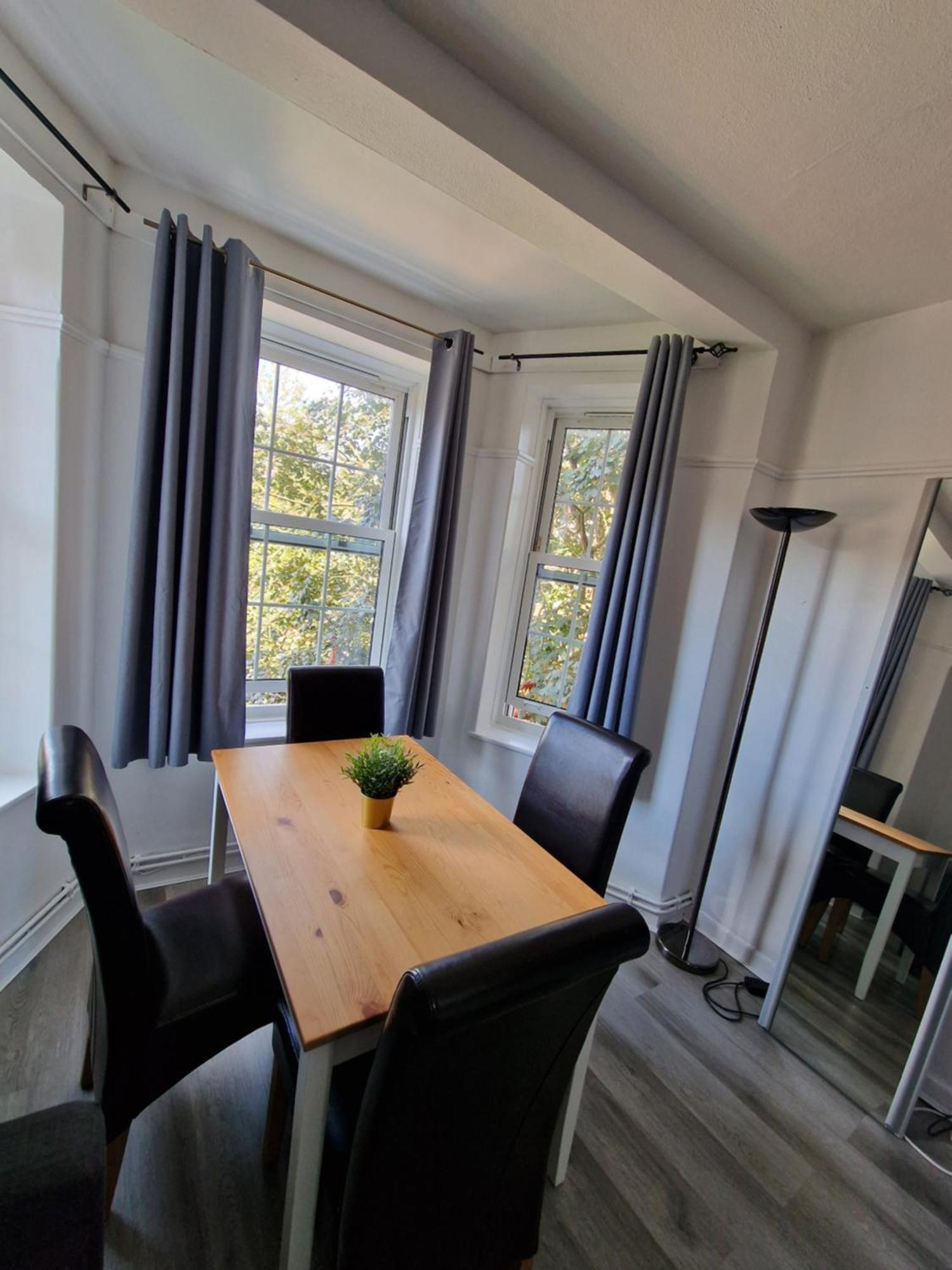 Apartment Comfortable 2 Bedrooms Flat In Oval