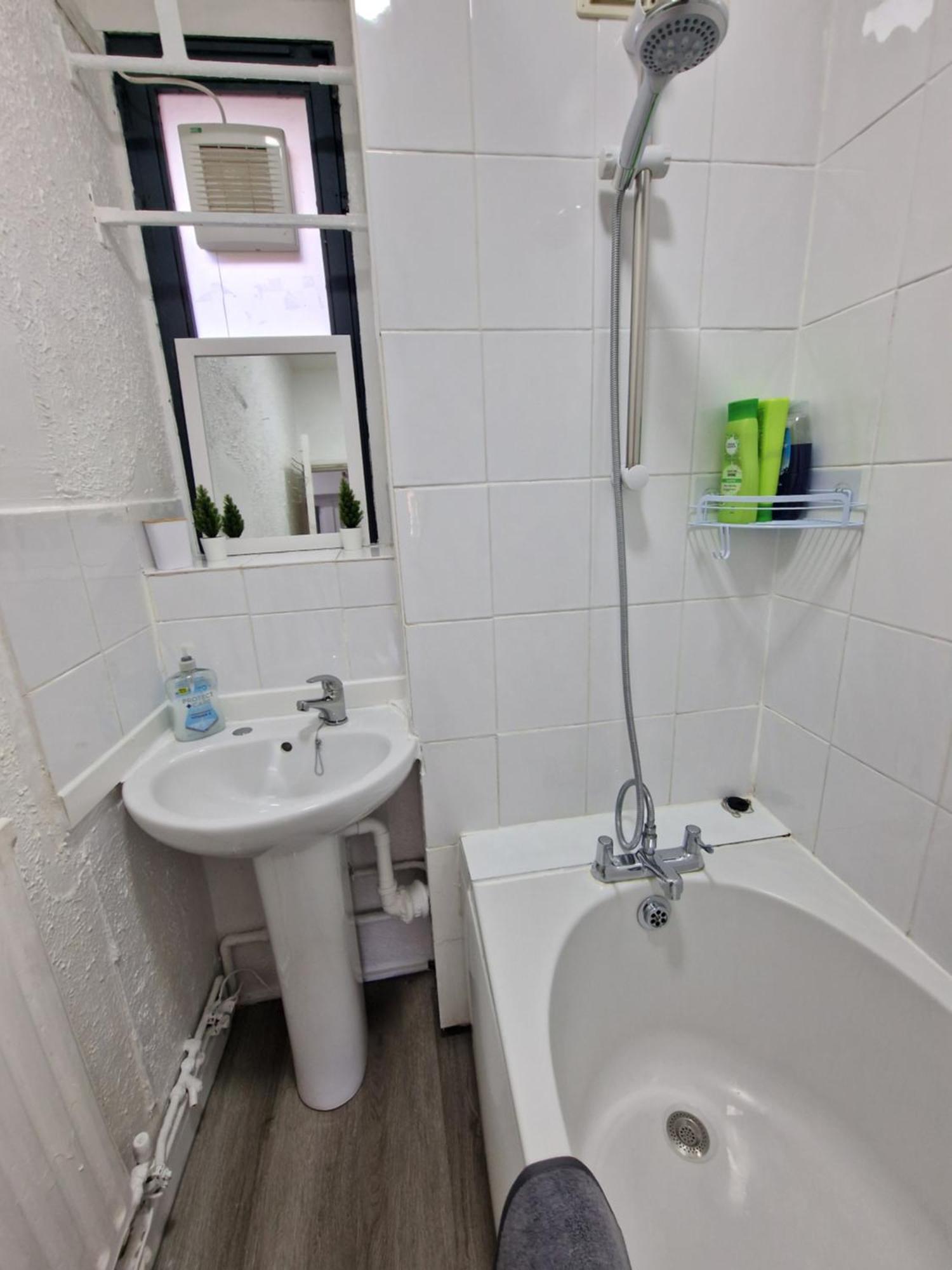 Comfortable 2 Bedrooms Flat In Oval Apartment London